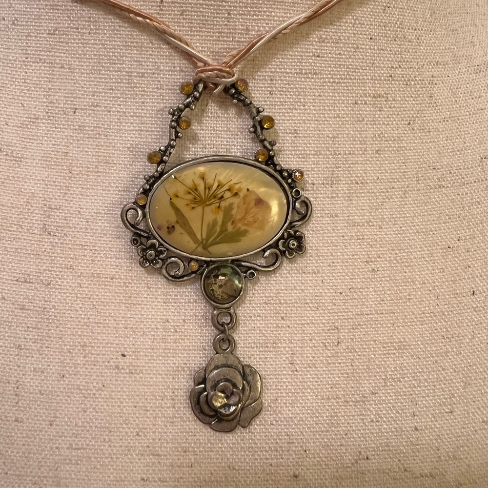 Vintage-Inspired Y2K Pressed Flowers Necklace with Silver and Gold Accents